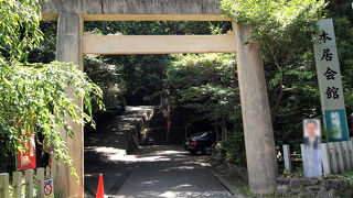 厳かな神社です。