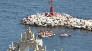 サンタルチア周辺は海水浴？