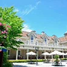 ファクトリー前のテラス