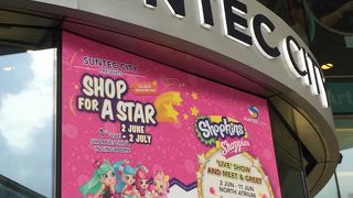 巨大ショッピングモール。