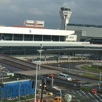 窓の外には虹橋空港