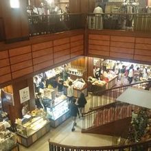 館内は結構広い