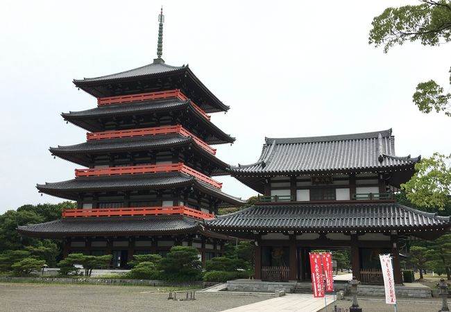 新しく壮大な寺院