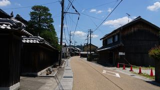 街道が湾曲していていい街並みです