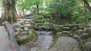 のんびりできそうなお城の麓の公園