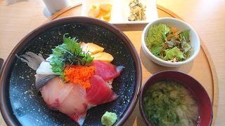 沼津港の海鮮丼