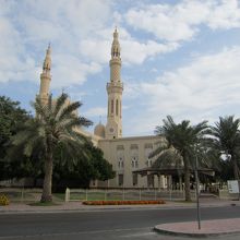 タクシーで乗り付けて