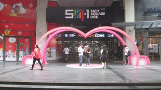 バレンタインデーシーズンのサヤーム スクエア