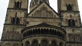 静かな清廉な教会