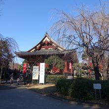 上野公園内にある。