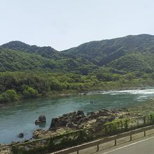 ワイドビューひだから眺める木曽川。