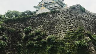 大阪城御座船から見上げる石垣