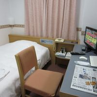 部屋・机も狭い