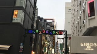 足早に過ぎ去る人が多いです