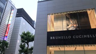 交詢ビルの脇の道