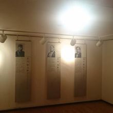 １階には志士達の写真が