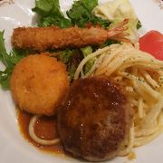 豊橋駅に直結している洋食屋