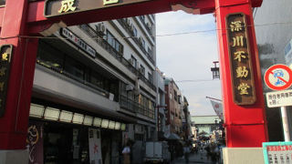 のんびり散策・仲見世通り。