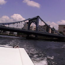 洋風っぽい吊り橋で、海外で舟遊びをしているような気分に。