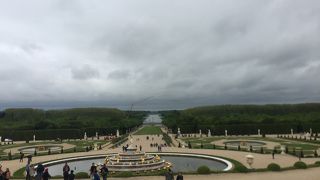 はてしなく広大な庭園です