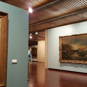 グルベンキアン美術館。ゆっくり鑑賞できました。シニア割引で１人５ユーロでした。