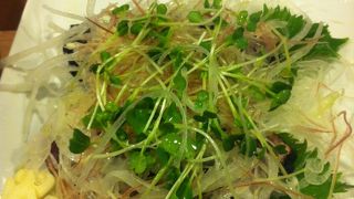 カツオのたたきを始めご当地メニューが味わえる居酒屋