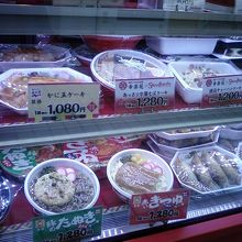 ユニークな中華ケーキがいっぱい！