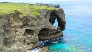 断崖絶壁からの海