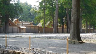 遷宮が繰り返されています。