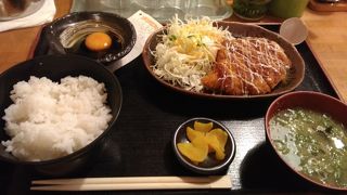 地下鉄入口の14時から居酒屋の便利な店