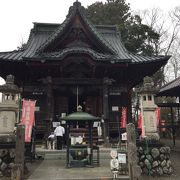 遠いが人気の寺で、先客が何人もいました。