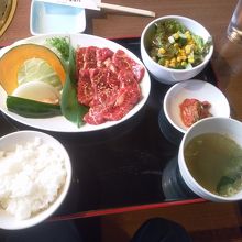 定番のカルビ定食(大盛です)