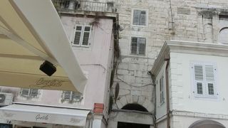 東西南北の門の1つの南の門です