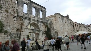 最後に行った東門の外の青空市場に行った