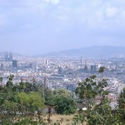 モンジュイックの丘の上からはバルセロナの街が一望できました。
