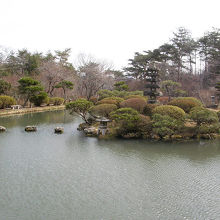 天守閣自然公園の日本庭園