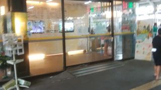 スタッフの方はかたことの日本語が話せます