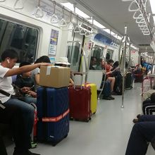 各駅停車の車内