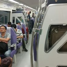 急行車両の車内です