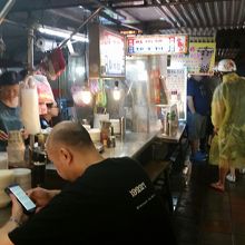 雨でも屋台はしっかり営業