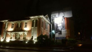 夜はライトアップ