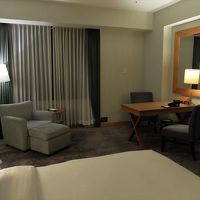 デラックス・キング・ルーム。ちょっとそっけない感じ。