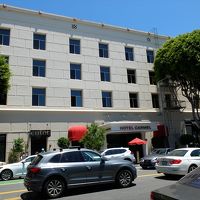 セカンド・ストリートとブロードウェイの角にあって立地抜群