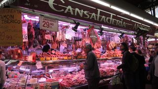 買い物するなら、サンジョセップ市場も安くて空いていてお勧めです。