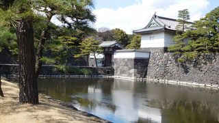 桔梗門の手前にある橋