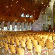 空間を広々と利用した内部！椅子がまた良い！