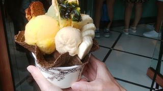 立って食べるしかないです