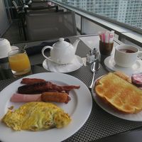 テラスでも朝食食べれます、あまり暑くない日にです(^_^;)