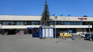 トゥラカイや空港へもここから