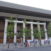 圧倒されるような迫力ある建物